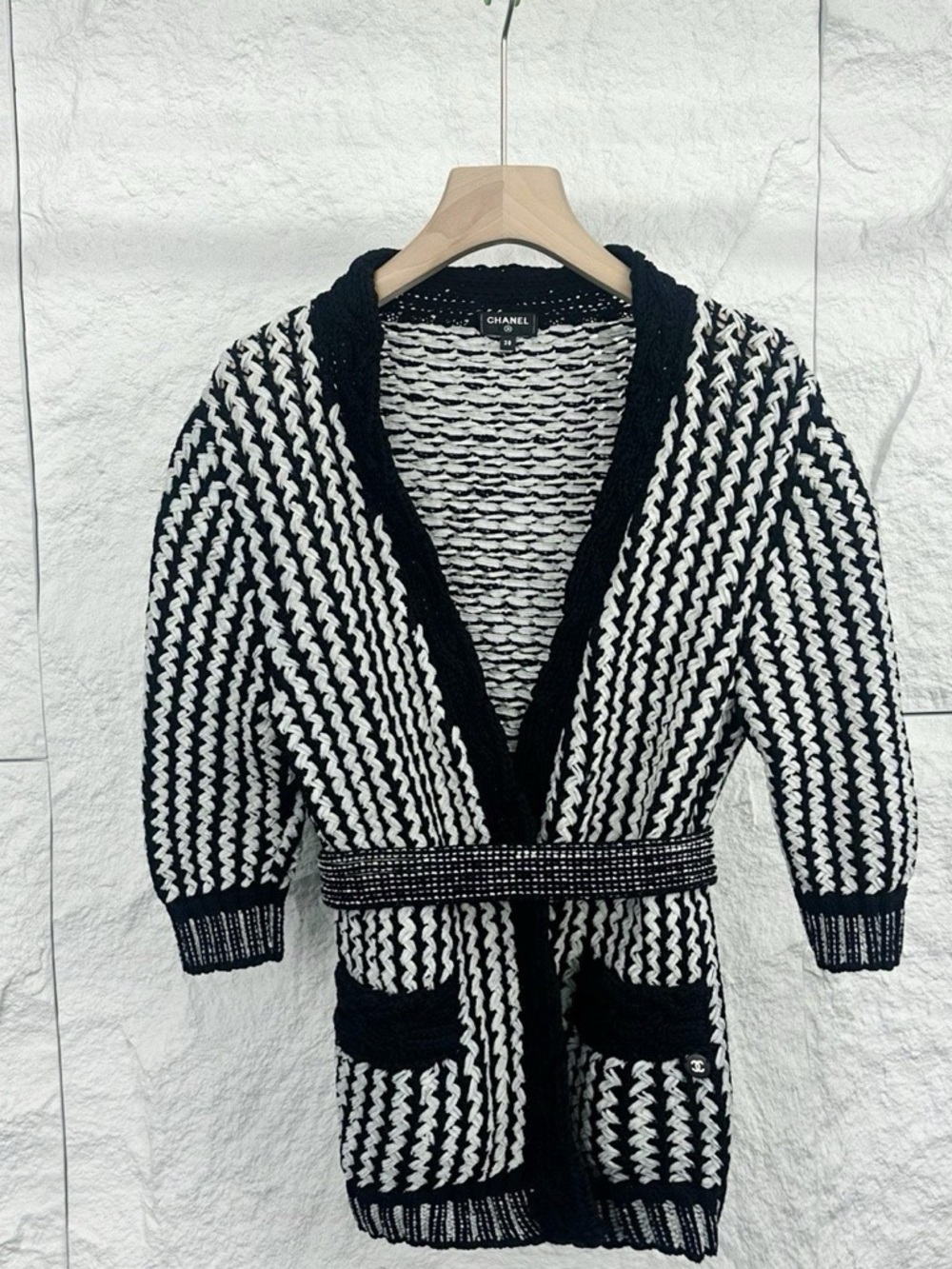 🚩steal CHANEL Black and White Knit Long Cardigan Sweater